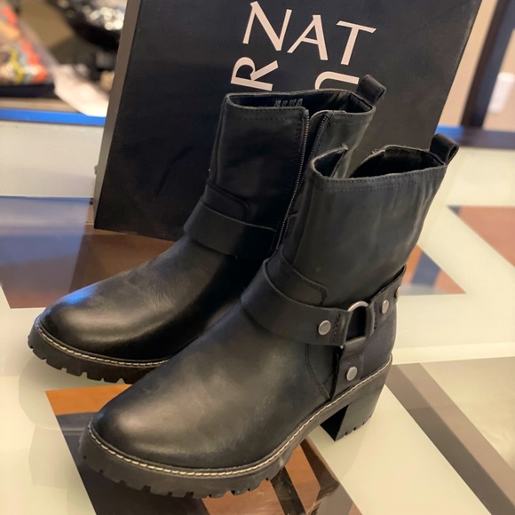 NEW In box worn Naturalizer black leather water repellent, chill proof boot - Picture 1 of 4